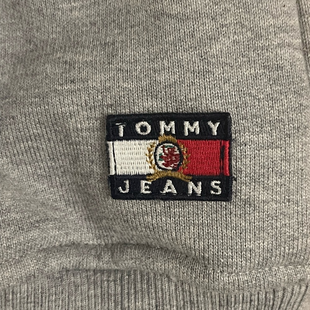TOMMY JEANS Women’s Crew Neck Sweatshirt Grey - Picture 2 of 5